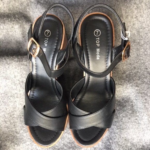 New! Block Heel Platform Ankle Strap Sandals - Picture 3 of 4